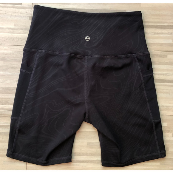 LegEnd Active, Women's Biker Short w/ Mesh Pocket, Small 7" Inseam, Black Emboss - Picture 2 of 5